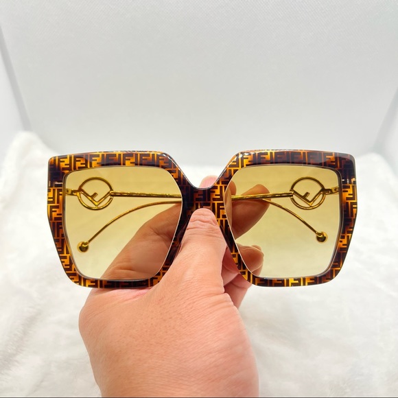 Fendi Sunglasses New Authentic Oversized Sunglasses BRAND NEW - Picture 2 of 6